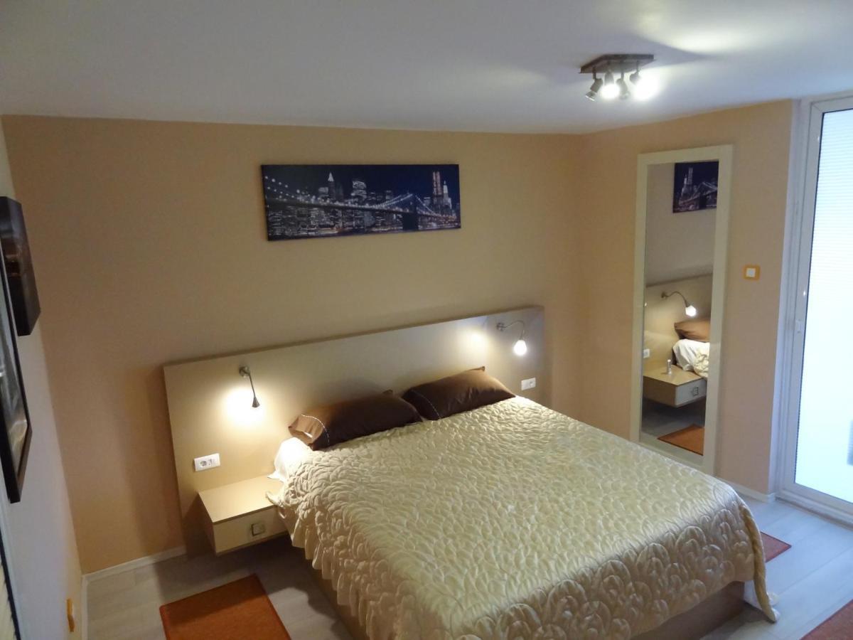 Lvc,Lac & Nyc Apartshotel Faleza Galaţi Eksteriør billede