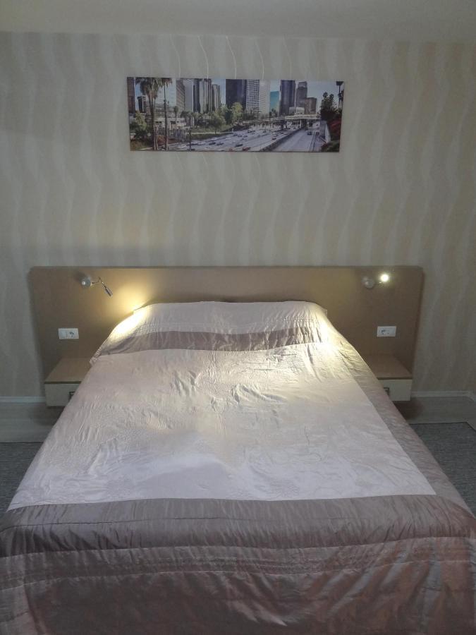 Lvc,Lac & Nyc Apartshotel Faleza Galaţi Eksteriør billede