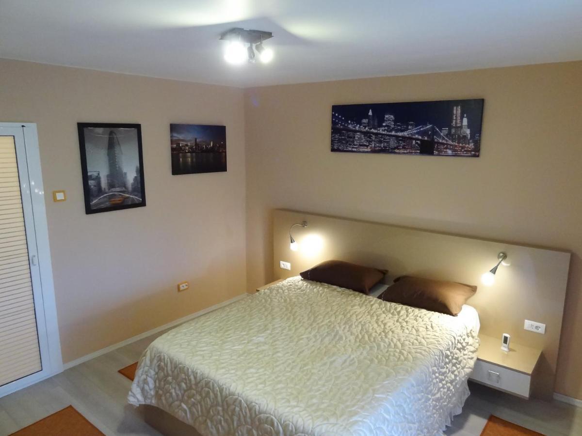 Lvc,Lac & Nyc Apartshotel Faleza Galaţi Eksteriør billede